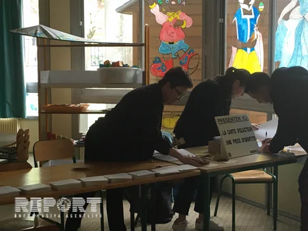 Fransua Olland prezident seçkilərində səs verib - FOTO - YENİLƏNİB