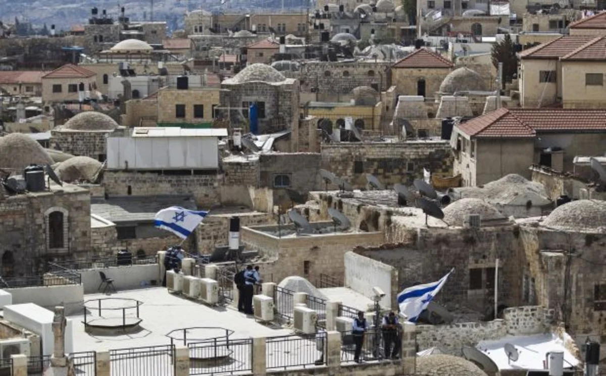 Israeli Security forces shot dead a Palestinian attacked security guard