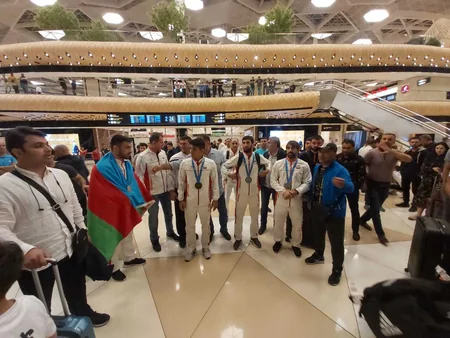 Avropa Oyunlarında Azərbaycanı təmsil edən karateçilər və akrobatlar Vətənə qayıdıblar - FOTO