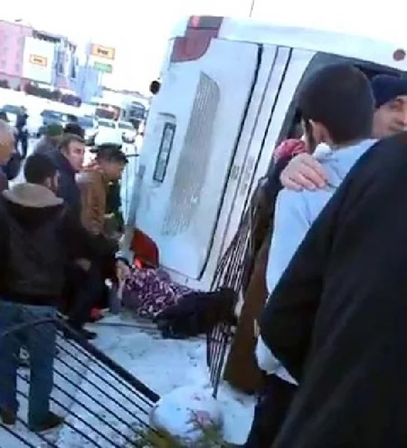 Konyada məktəbliləri daşıyan avtobus aşıb, 3 şagird ölüb, 40-ı yaralanıb - ƏLAVƏ OLUNUB - VİDEO
