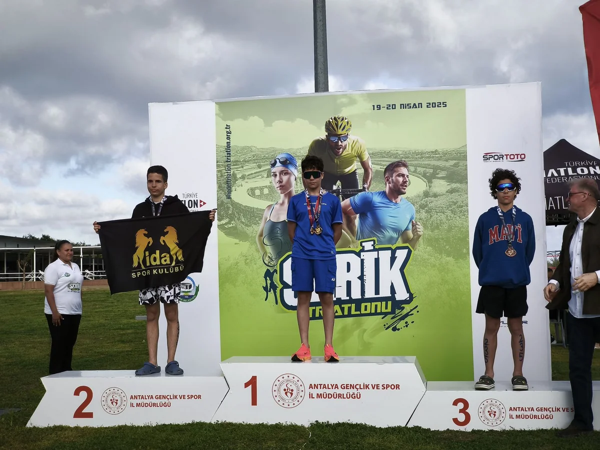 Azerbaijani triathlete secures first place in Türkiye
