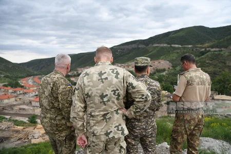 Xarici diplomatlar Zabux kəndində aparılan bərpa işləri ilə tanış olublar