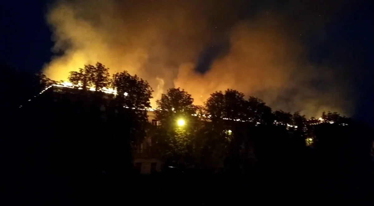 В Харькове загорелось здание суда от удара молнии - ВИДЕО