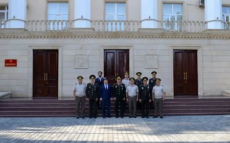 Qırğızıstanın müdafiə naziri Azərbaycanda komando hərbi hissəsində olub