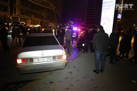 Bakıda qəfil idarəetməni itirən sürücü maşını yol kənarındakı avtomobilə çırpıb - FOTO - VİDEO
