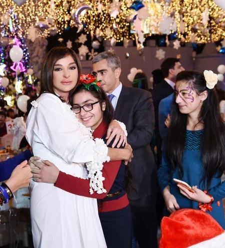 Heydar Aliyev Foundation arranges traditional New Year party for children