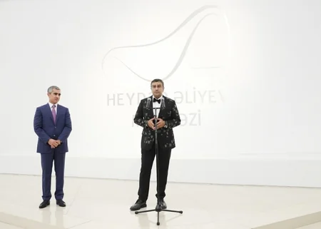 Heydər Əliyev Mərkəzində Türkiyənin tanınmış rəssamı Ahmet Güneştekinin fərdi sərgisi açılıb - FOTO