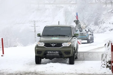 По дороге Ханкенди - Лачын беспрепятственно проехали 62 автомобиля российских миротворцев