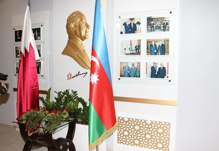 Fuad Muradov Dohada azərbaycanlılarla görüşüb