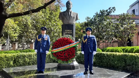Zakir Həsənov Gürcüstanda Heydər Əliyevin büstünü ziyarət edib