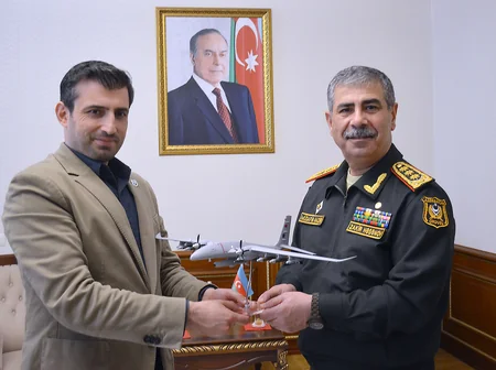Azerbaijani defense minister meets Selcuk Bayraktar