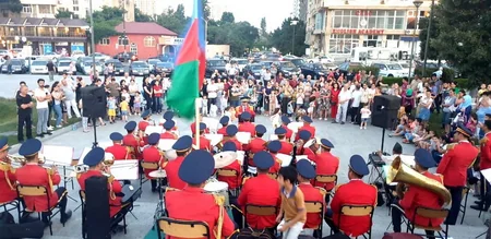Silahlı Qüvvələr Günü münasibətilə Bakının müxtəlif yerlərində hərbi orkestrlərin çıxışları təşkil olunub