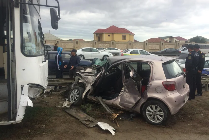 Binəyə gedən 160 saylı avtobus daha bir qəza törədib, yaralananlar var  - FOTO  - YENİLƏNİB