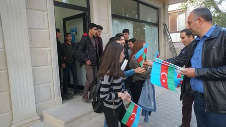 Parlament jurnalistləri cəbhə bölgəsində bayraq aksiyası keçiriblər - FOTOREPORTAJ