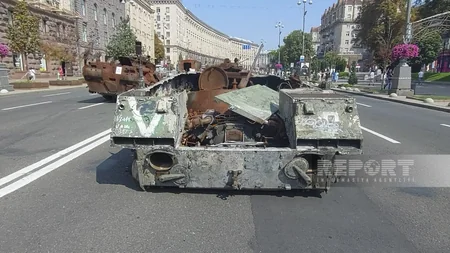 Kiyevdə müharibədə məhv edilən Rusiya hərbi texnikalarının paradı keçirilir - FOTOREPORTAJ