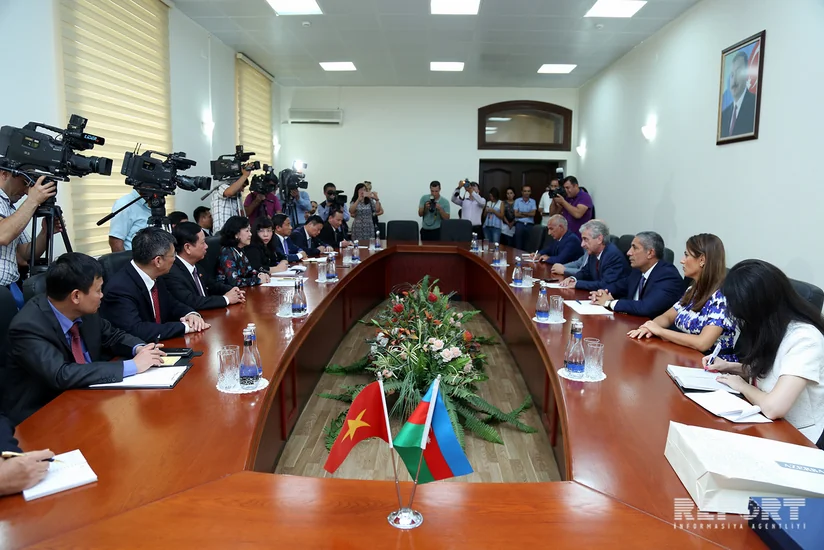 Çionq Txi Mayın: Azərbaycanda vaxtilə neft sahəsində təhsil alan vyetnamlı tələbələr hazırda Vyetnamda yüksək vəzifə tuturlar