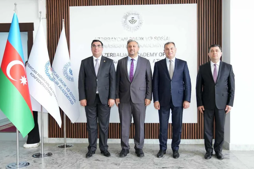 Koç Universitetinin rektoru AHİK-in Əmək və Sosial Münasibətlər Akademiyasında olub