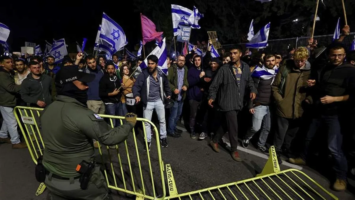 Netanyahu əleyhinə minlərlə etirazçı İsrail parlamenti qarşısında toplaşıb