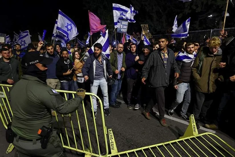 Netanyahu əleyhinə minlərlə etirazçı İsrail parlamenti qarşısında toplaşıb