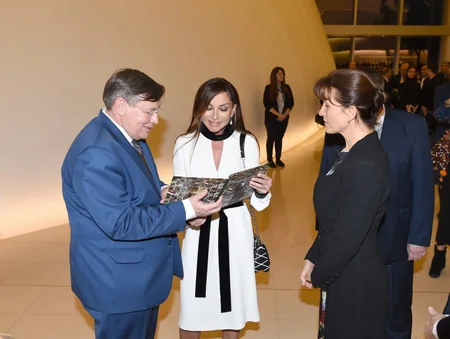 Heydər Əliyev Mərkəzində “Macarıstan günləri” çərçivəsində sərgi açılıb və qala konsert olub