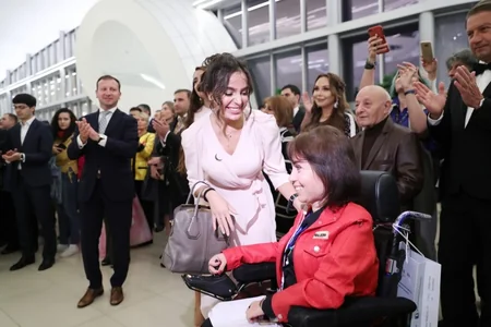 Heydər Əliyev Mərkəzində Türkiyənin tanınmış rəssamı Ahmet Güneştekinin fərdi sərgisi açılıb - FOTO