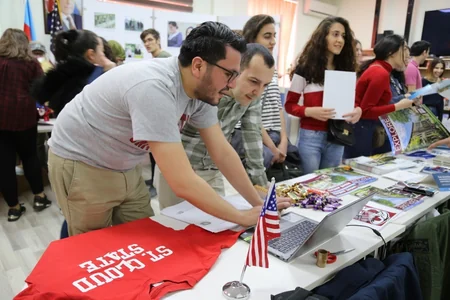ADU-da EducationUSAin “Alumni Fair” təhsil sərgisi keçirilib