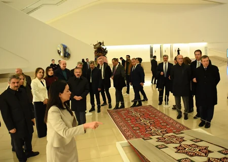 Beynəlxalq parlament konfransının iştirakçıları Heydər Əliyev Mərkəzi ilə tanış olublar