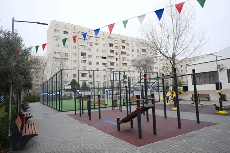 Bakıda növbəti yenilənmiş həyətlər istifadəyə verilib