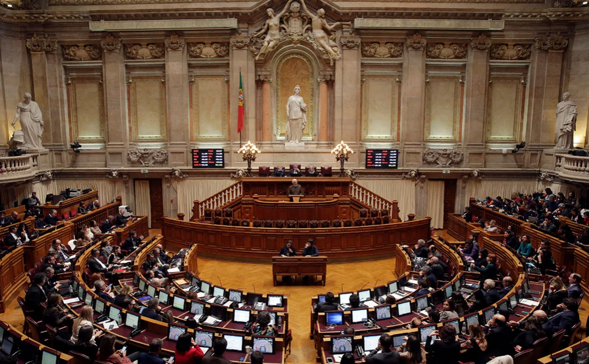 Portuqaliya Prezidenti parlamenti buraxıb və növbədənkənar seçkilər təyin edib