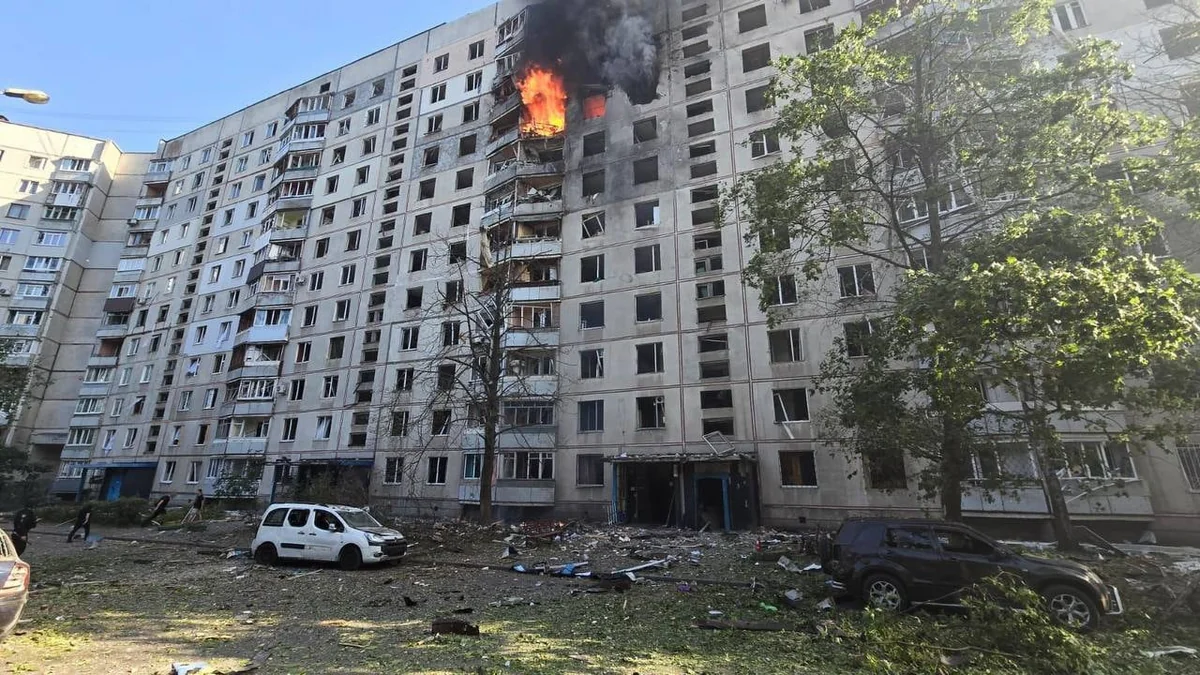 Зеленский: Россия атаковала Харьков авиационными бомбами, пострадали десятки человек