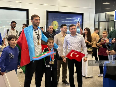 Dünya çempionu olan Azərbaycan cüdoçusu Vətənə qayıdıb