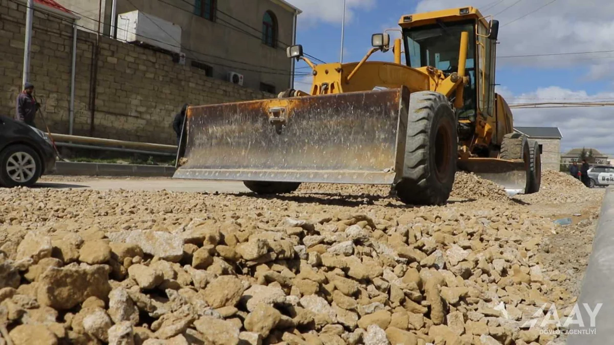 Bakının Yeni Suraxanı qəsəbəsində mərkəzi küçənin təmirinə başlanılıb