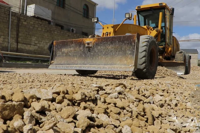 Bakının Yeni Suraxanı qəsəbəsində mərkəzi küçənin təmirinə başlanılıb
