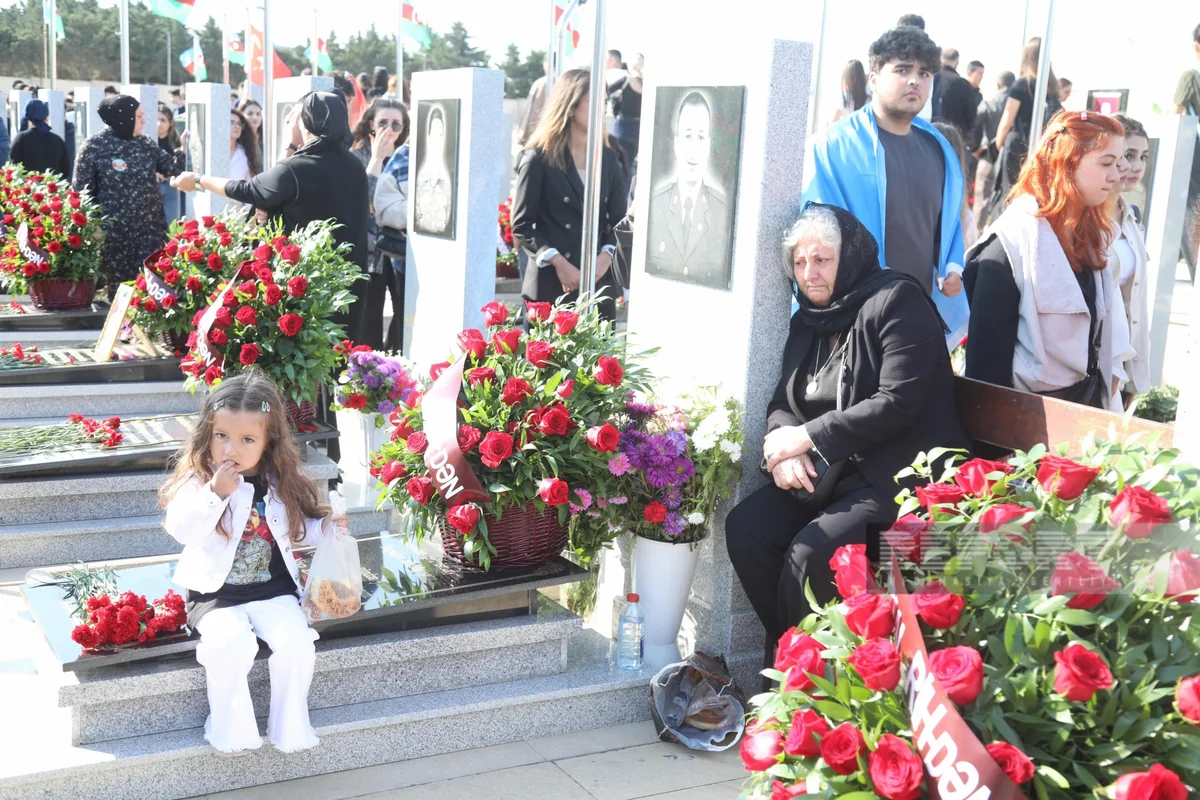 Ağlama, ana, sənin oğlun qəhrəmandır - FOTOREPORTAJ