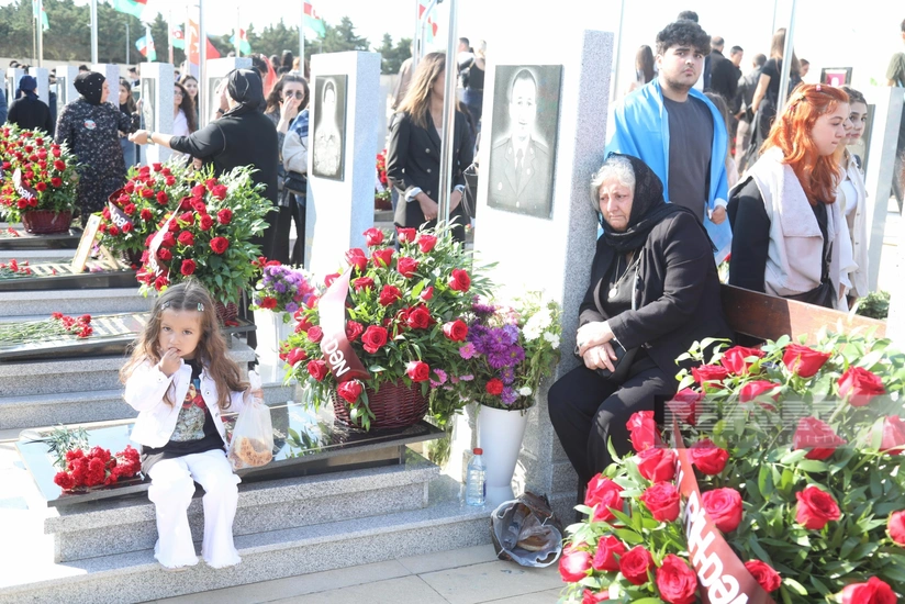 Azerbaijani people honoring memory of martyrs who gave their lives for independence of their country