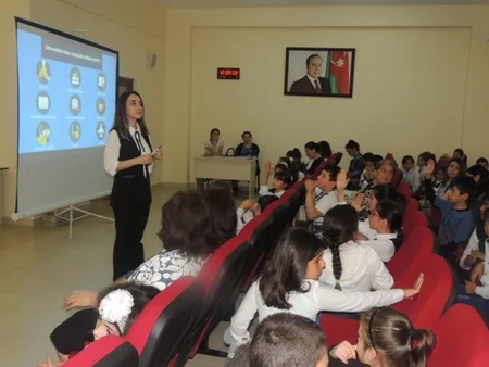 Məktəblilər internetdə olan təhlükələrdən müdafiə ilə bağlı maarifləndirilib
