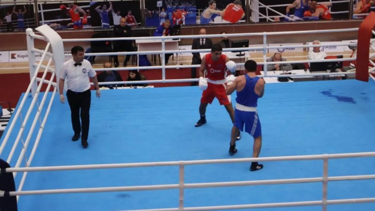 Azərbaycan millisinin boksçuları ölkə çempionatında yarımfinala yüksəliblər