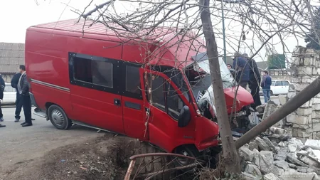 Tovuzda mikroavtobus qəzaya düşüb, yaralananlar var