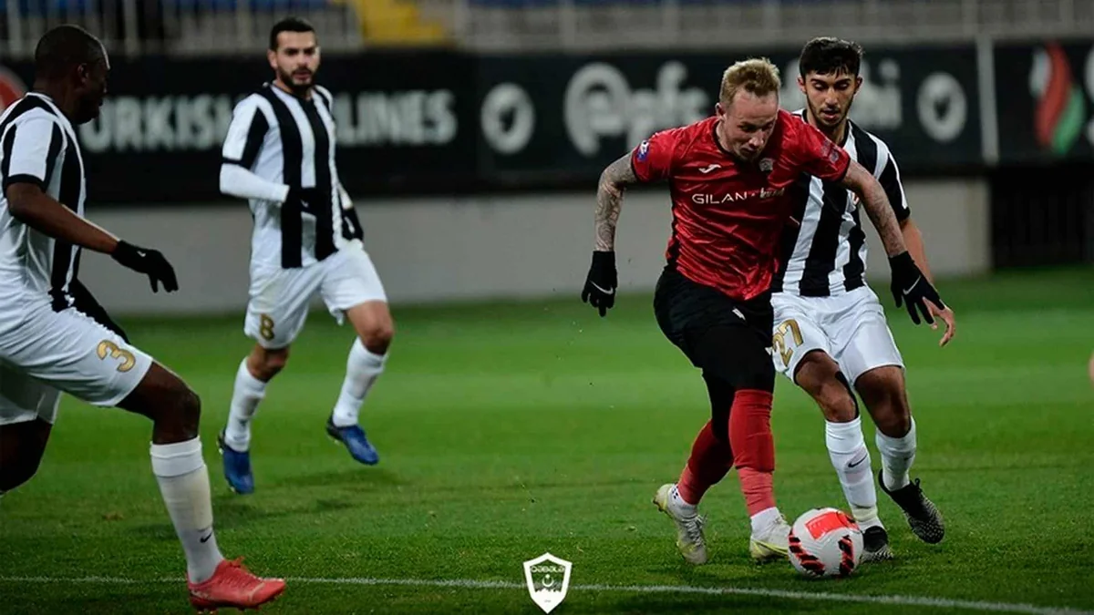 Qəbələ daha bir futbolçusu ilə yollarını ayırıb