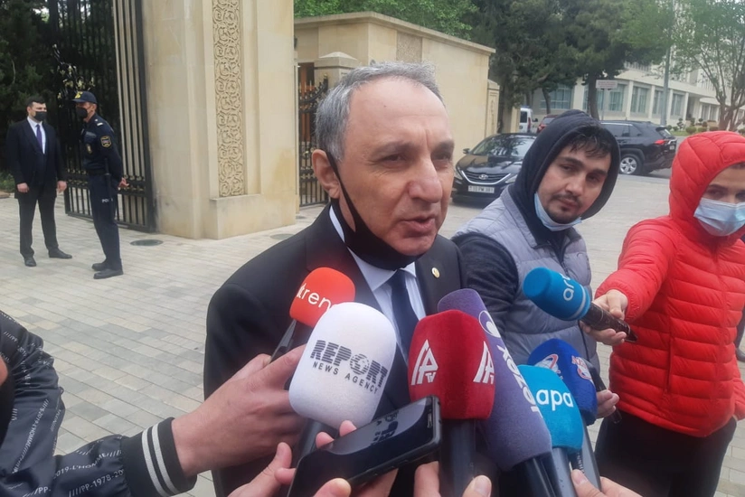 Kamran Əliyev tibb müəssisələrindəki qanunsuzluqlardan danışdı