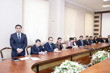 Kənd təsərrüfatı naziri xaricdə təhsil almış əməkdaşları ilə görüşüb