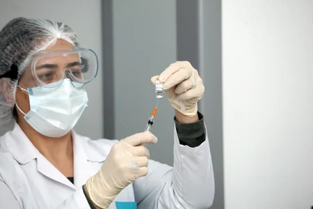 “Qocalar evi” və sığınacağın sakinləri də vaksinasiya olunur