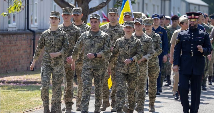 Ukrainian forces to join UK military procession for Victory in Europe anniversary