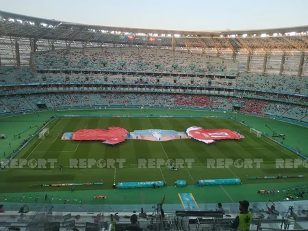 Bakı Olimpiya Stadionunda Kristian Eriksenin forması meydana gətirildi