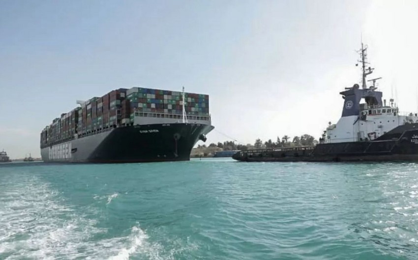 Global pre-Christmas trade at risk from twin canal crises