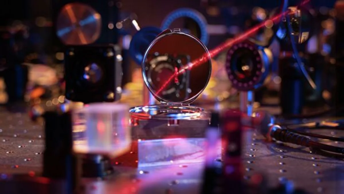 Создано самое тонкое зеркало в мире