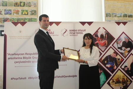 Bərdədə keçmiş məcburi köçkünlərə peşə hazırlığı üzrə sertifikatlar təqdim edilib