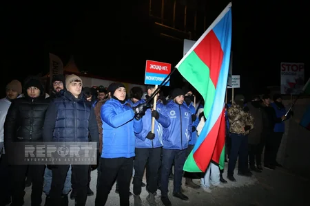 Акция протеста на дороге Ханкенди-Лачын продолжается и в вечерние часы