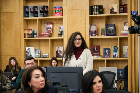 Gənclərlə “Reza Deqatinin gözündə Xocalı Soyqırımı” adlı görüş keçirilib