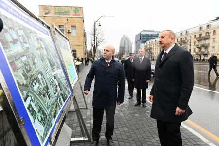 Prezident Xətainin heykəlinin köçürüldüyü parkda olub
